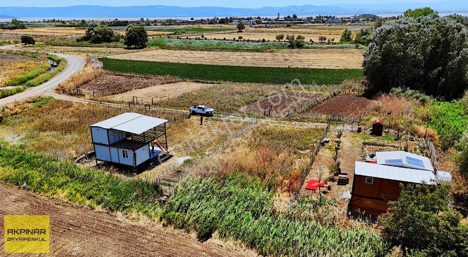 Akpınar Gayrimenkul'den Göl Kıyı'da Satılık Bağ Evi-hobi Bahçesi