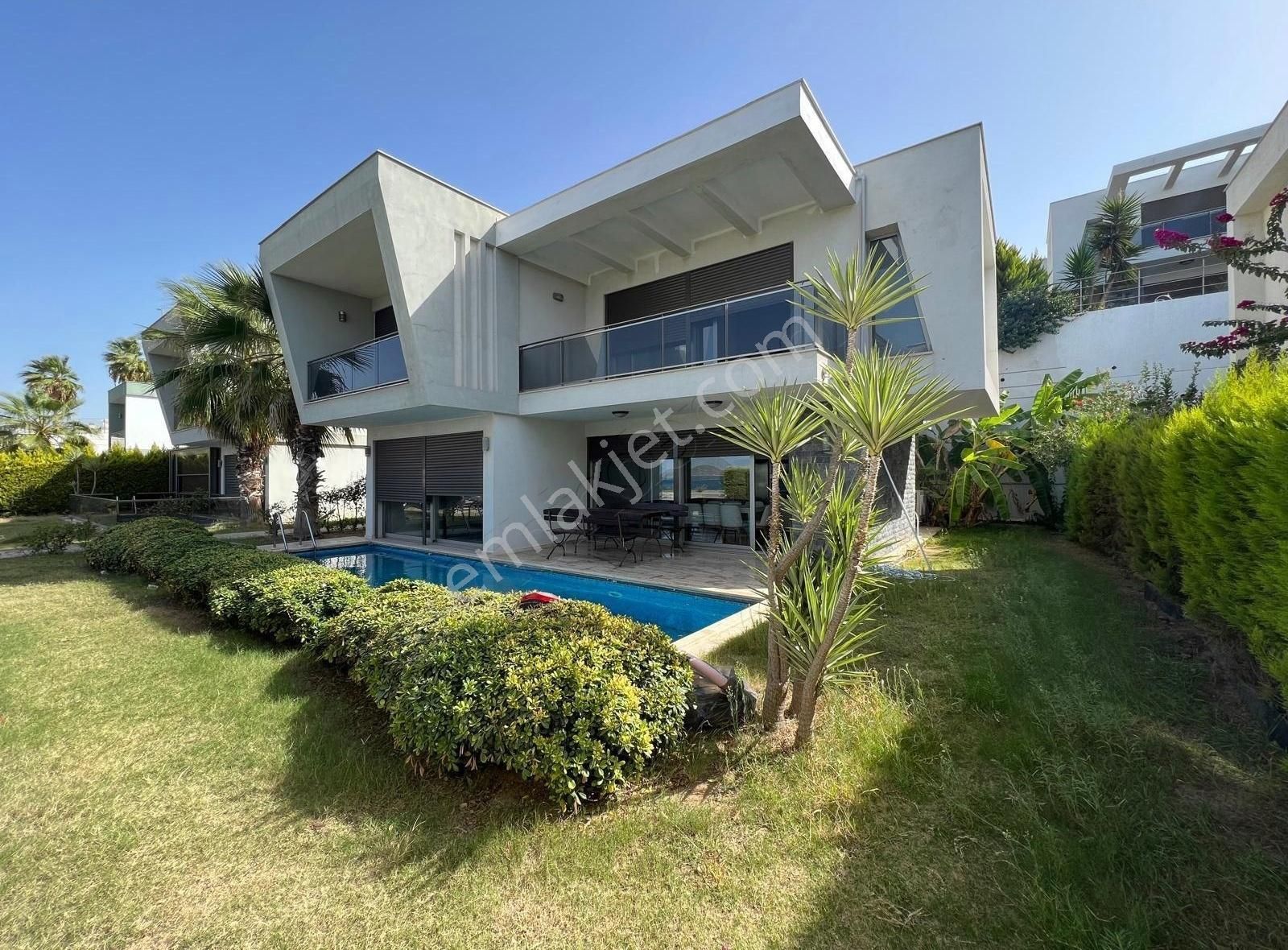 Turgutreis'te Havuzlu Müstakil Villa!
