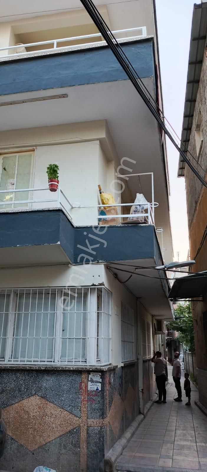 Satılık Müstekil Üçkatlı Ev - Görsel 2