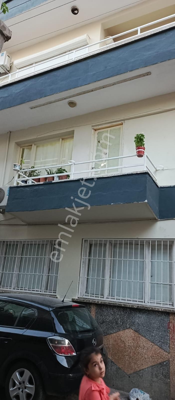 Satılık Müstekil Üçkatlı Ev - Görsel 3