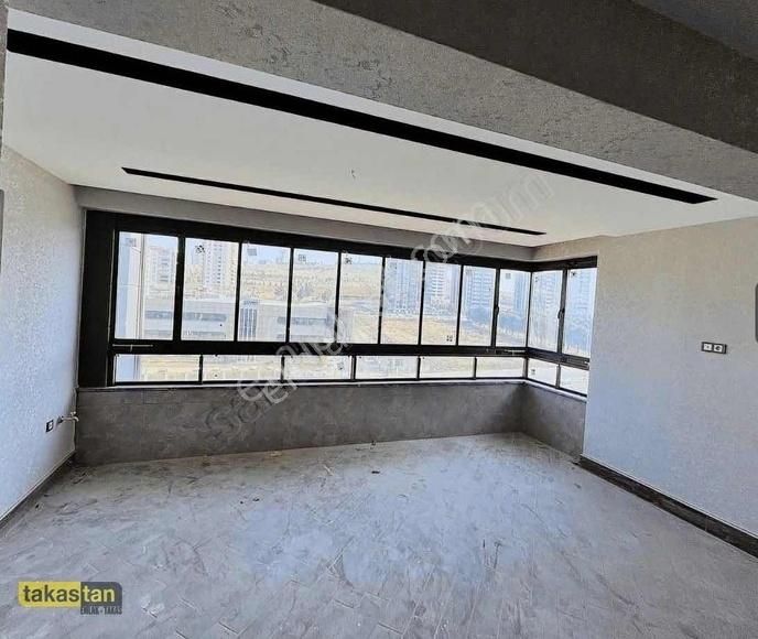 Takas Emlaktan Fıstıklık Merkez De Satılık 2.5+1 Daire