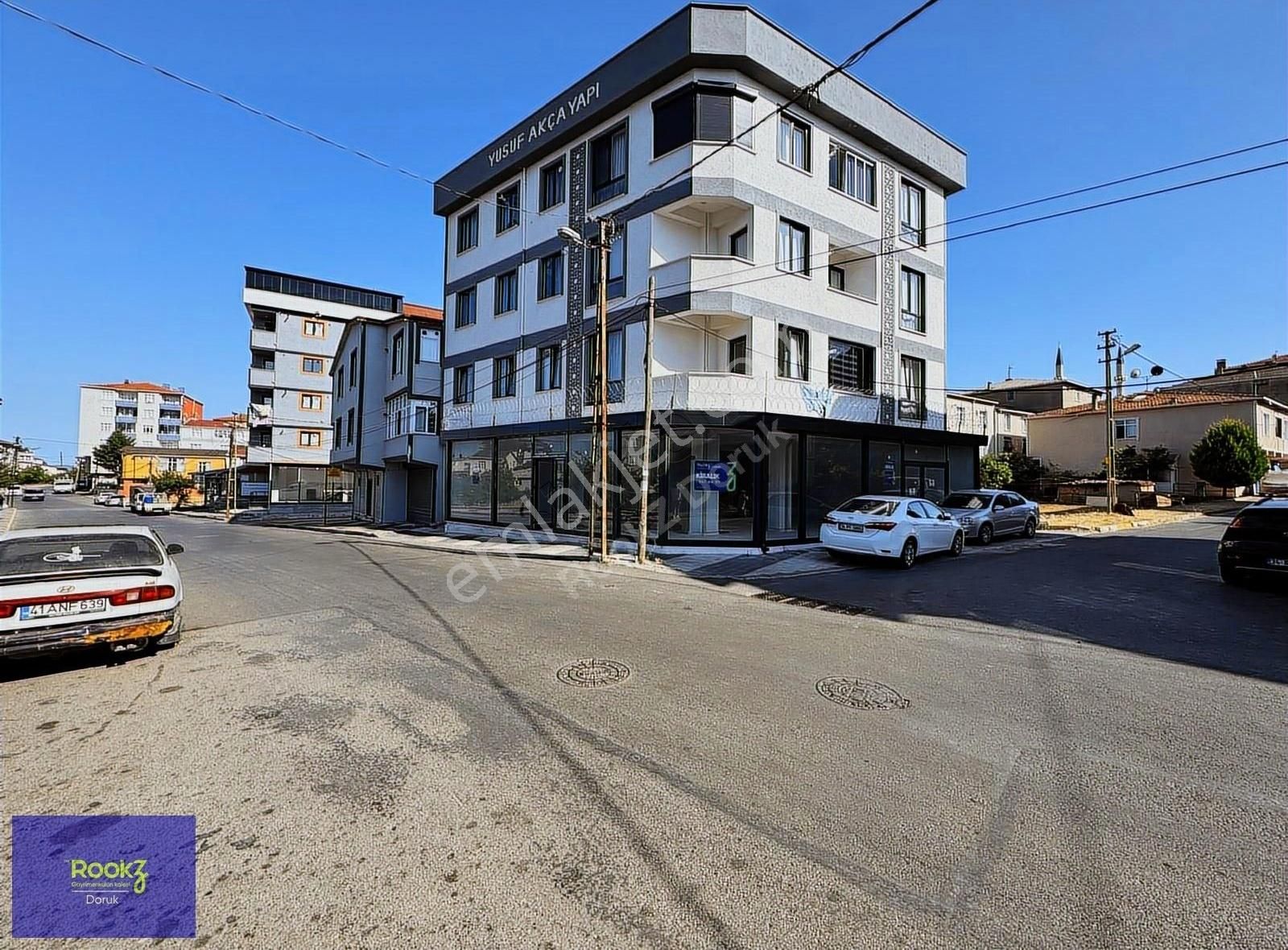 Rookzdoruk'dan Sultanbeyli Orhangazi Cad'de 170 M2 Depolu Dükkan