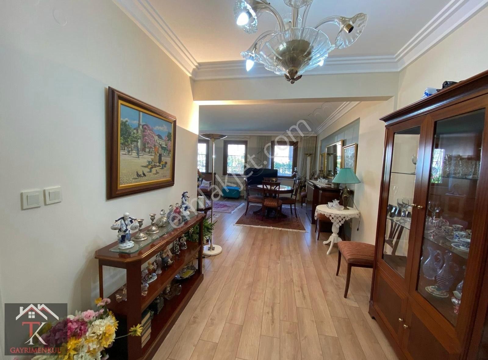 Tk'dan Üsküdar Salacakta Sahile Bir Paralelde Köşk Katında 4+1 - Görsel 8