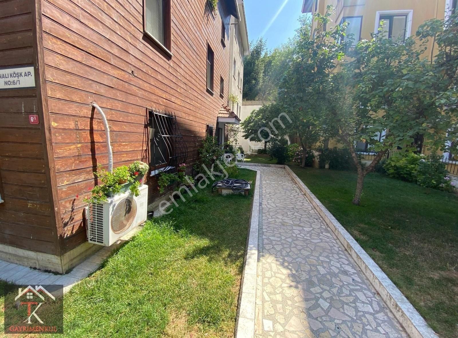 Tk'dan Üsküdar Salacakta Sahile Bir Paralelde Köşk Katında 4+1 - Görsel 2