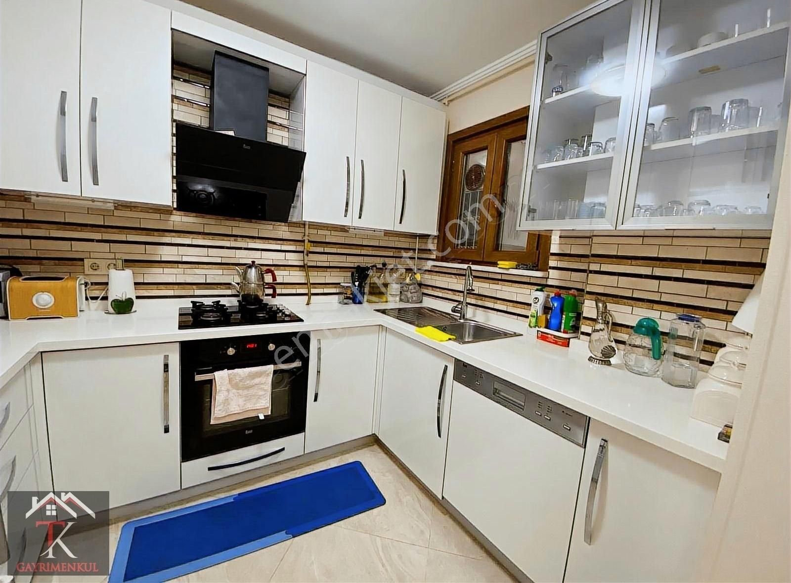 Tk'dan Üsküdar Salacakta Sahile Bir Paralelde Köşk Katında 4+1 - Görsel 12