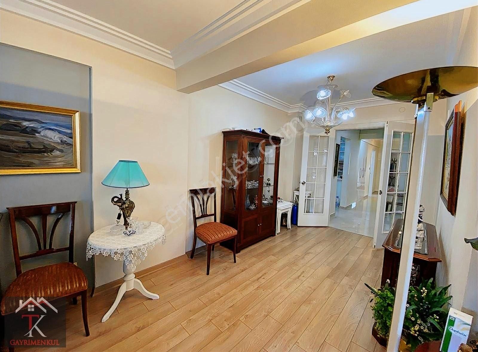 Tk'dan Üsküdar Salacakta Sahile Bir Paralelde Köşk Katında 4+1 - Görsel 9