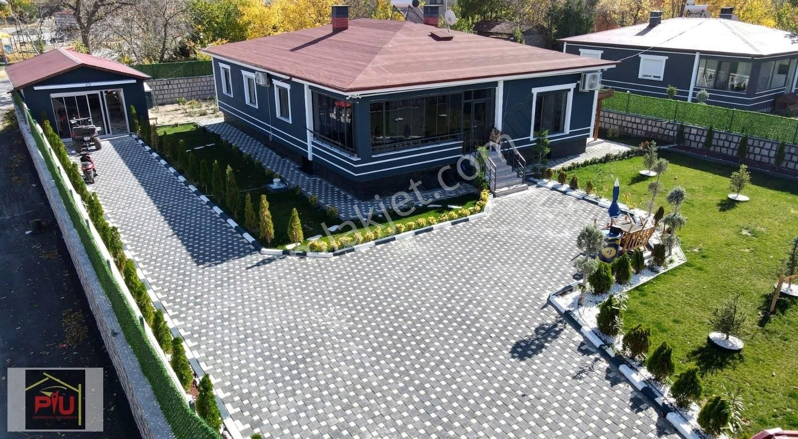Gesi Merkez De Satılık 1.165 M2 Arsalı Eşsiz 5*1 Müsait Ev
