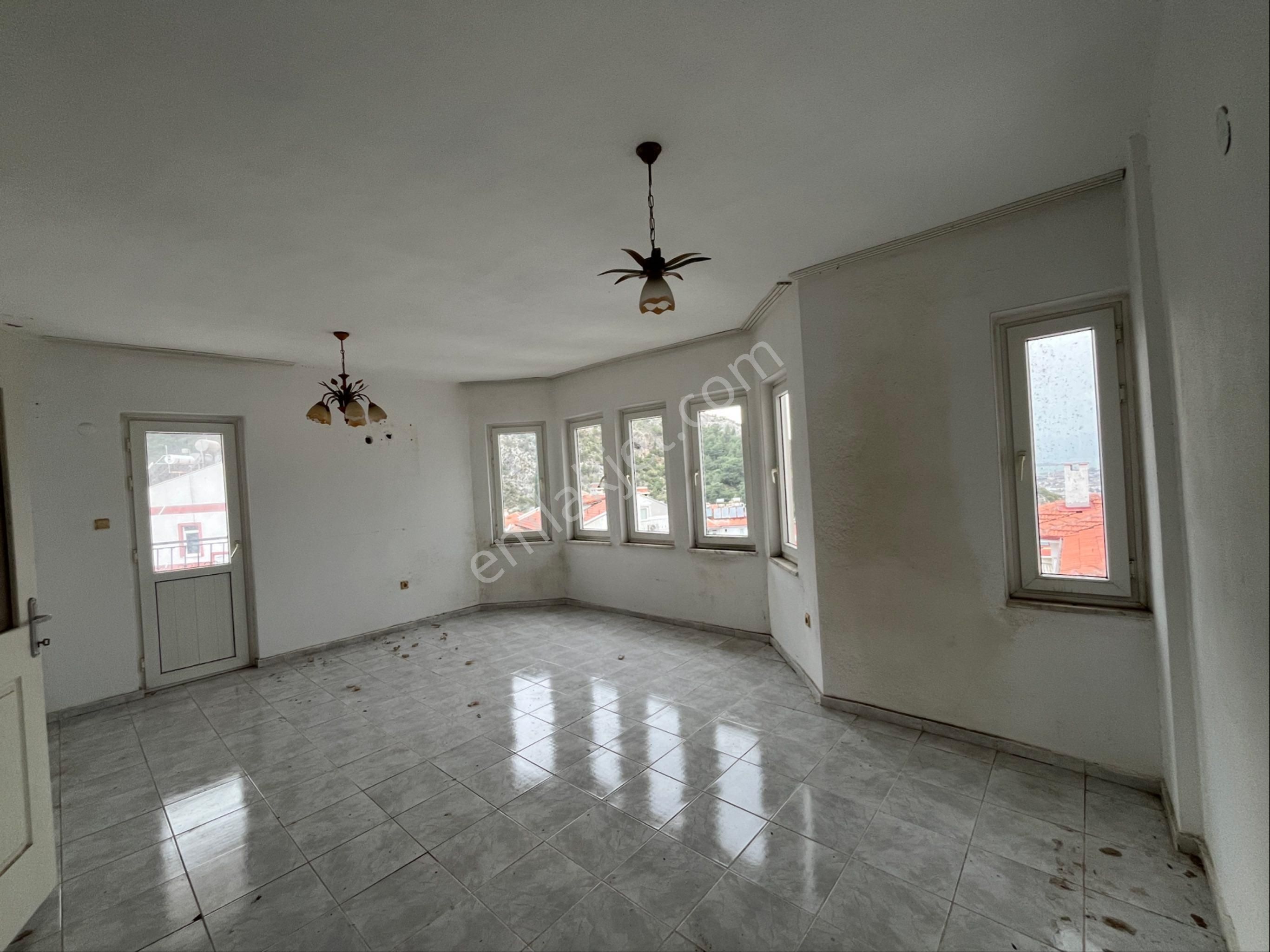 Fethiye Patlangıç Altın Petek Sitesi'nde Satılık 3+1 Daire