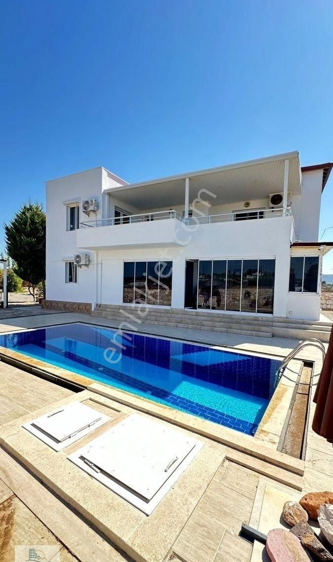 Yeşiltepede 808 Metre Arsa İçinde Köşe Havuzlu 4+1 Ebeveyn Banyolu Eşyalı Müstakil Villa - Görsel 20