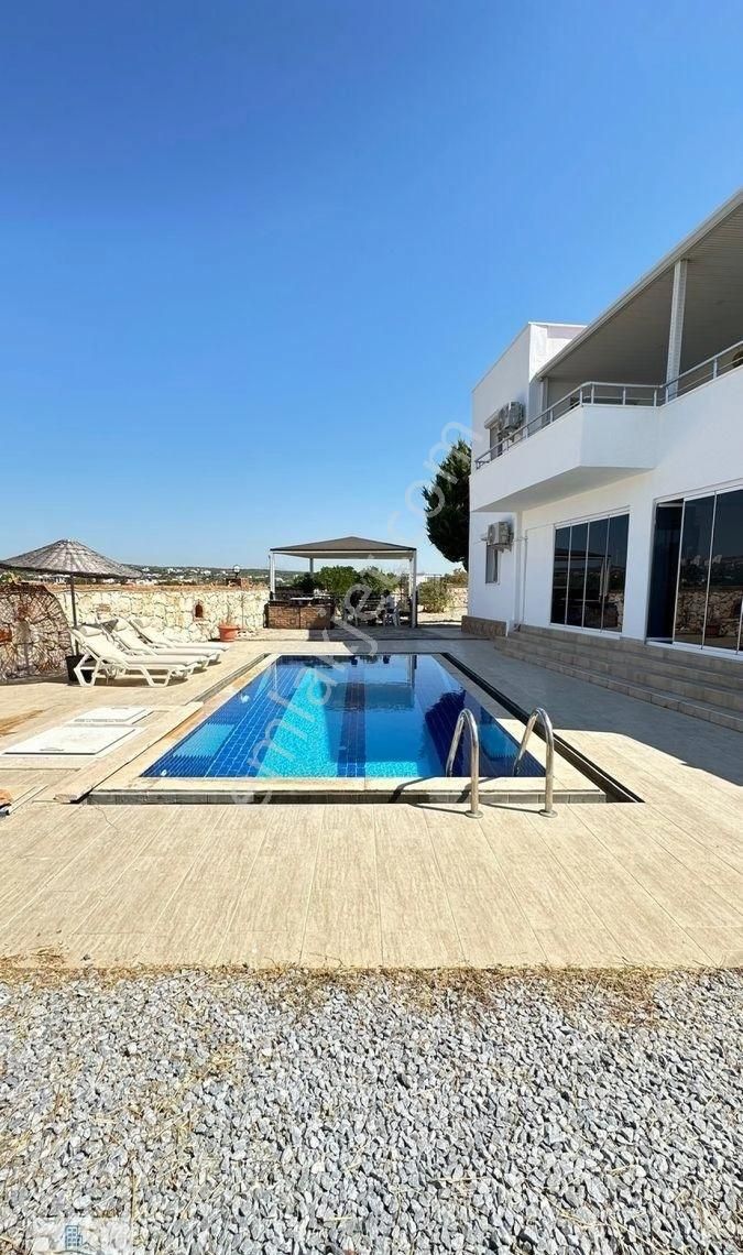 Yeşiltepede 808 Metre Arsa İçinde Köşe Havuzlu 4+1 Ebeveyn Banyolu Eşyalı Müstakil Villa - Görsel 25