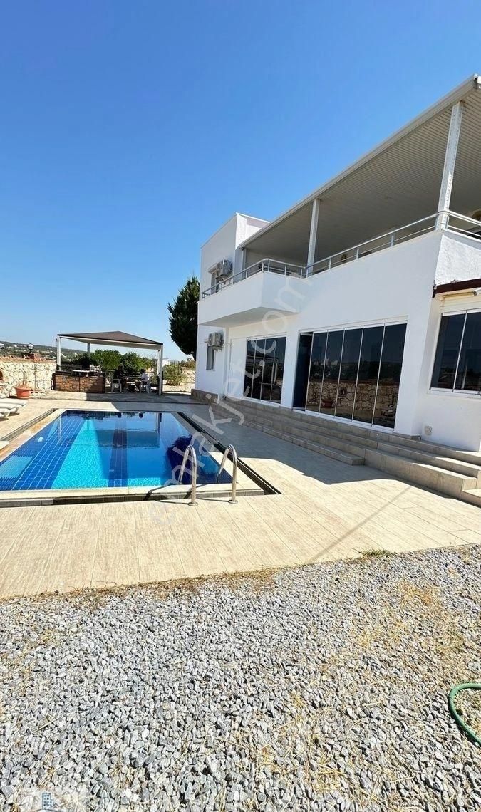 Yeşiltepede 808 Metre Arsa İçinde Köşe Havuzlu 4+1 Ebeveyn Banyolu Eşyalı Müstakil Villa - Görsel 10