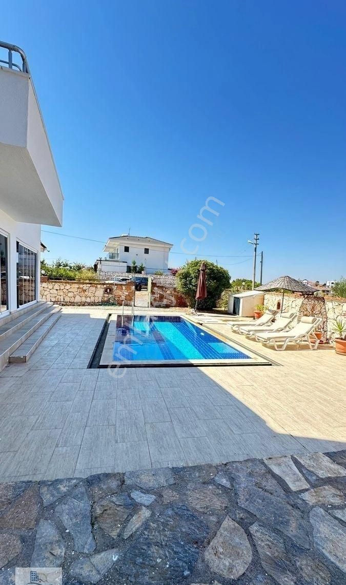 Yeşiltepede 808 Metre Arsa İçinde Köşe Havuzlu 4+1 Ebeveyn Banyolu Eşyalı Müstakil Villa - Görsel 22