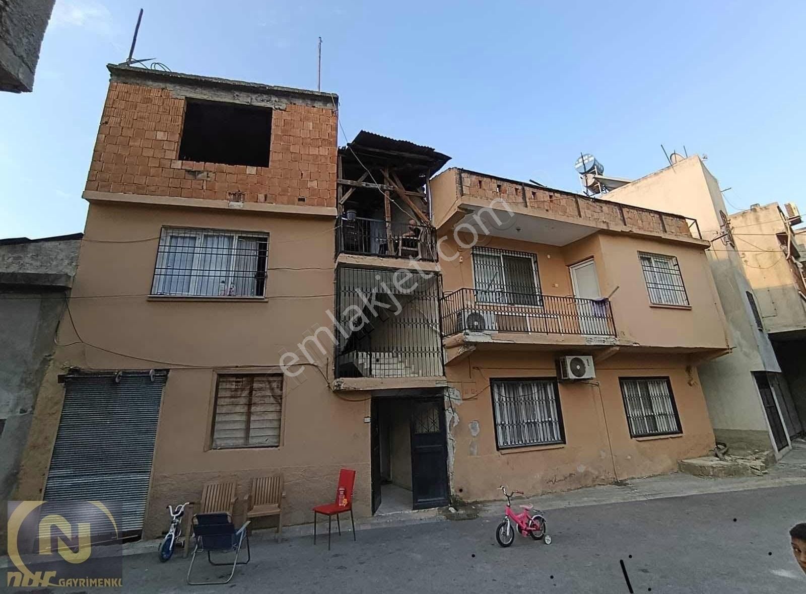 Nur Aslandan Yüreğirde Satılık İki Katlı 5+2 Müstakil Ev