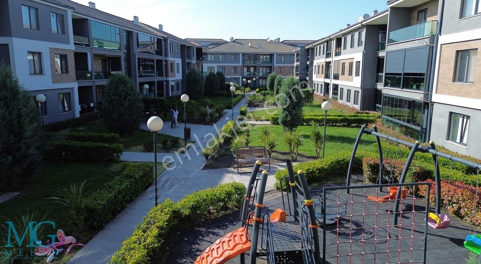 Adapazarında 7/24 Güvenlikli Sitede 3+1 Geniş Kiralık Daire