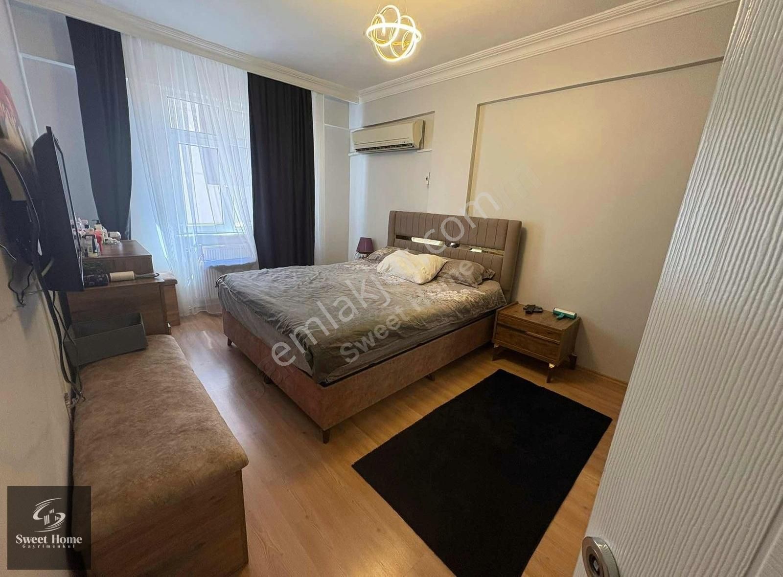 Yenibosna Cuma Pazarı / 2+1 90m2 / Arakat Temiz Kullanışlı Daire