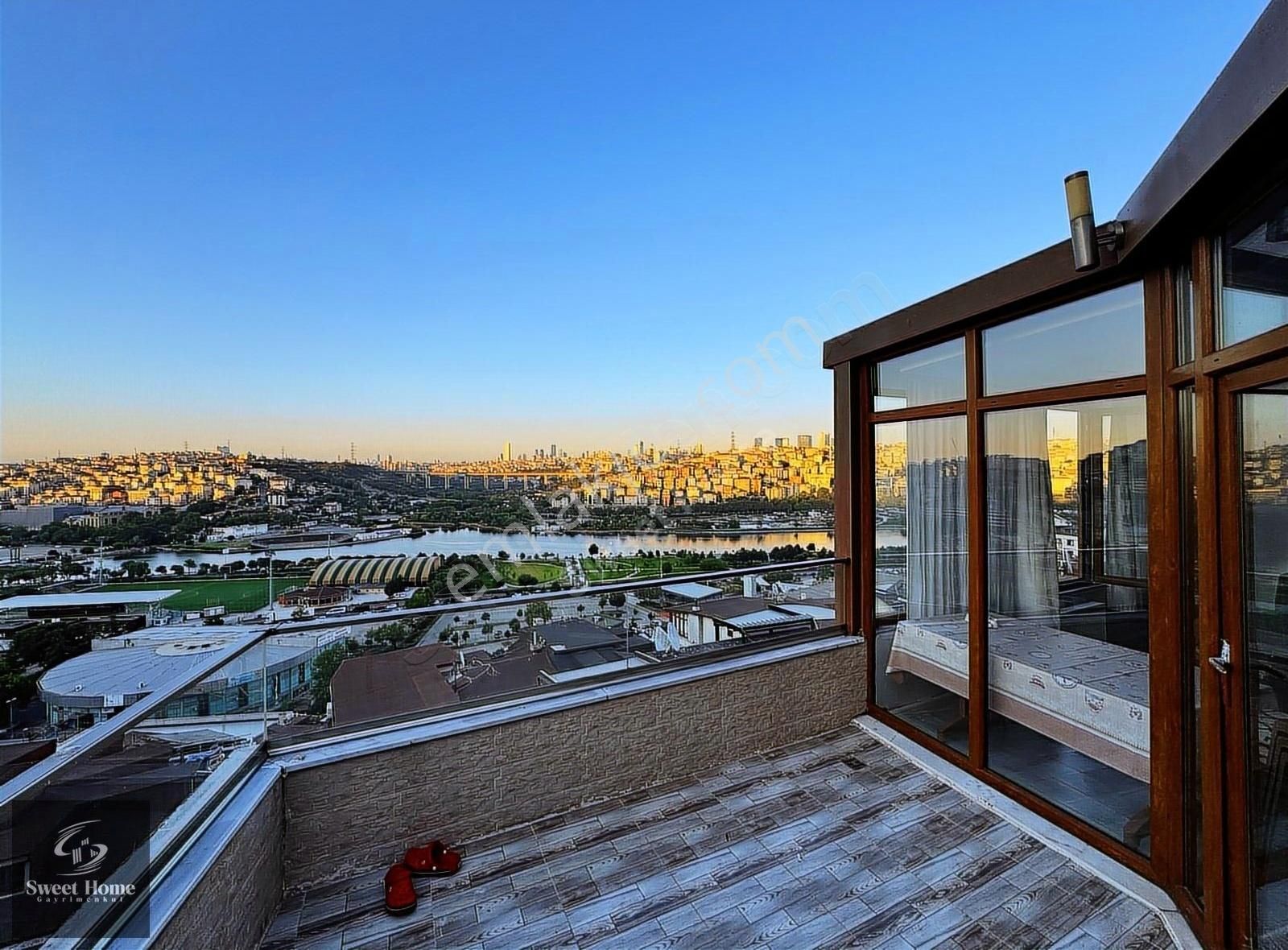 Sweet Home'dan Panoramik Eyüpsultan Manzaralı 4+2 Dubleks Daire