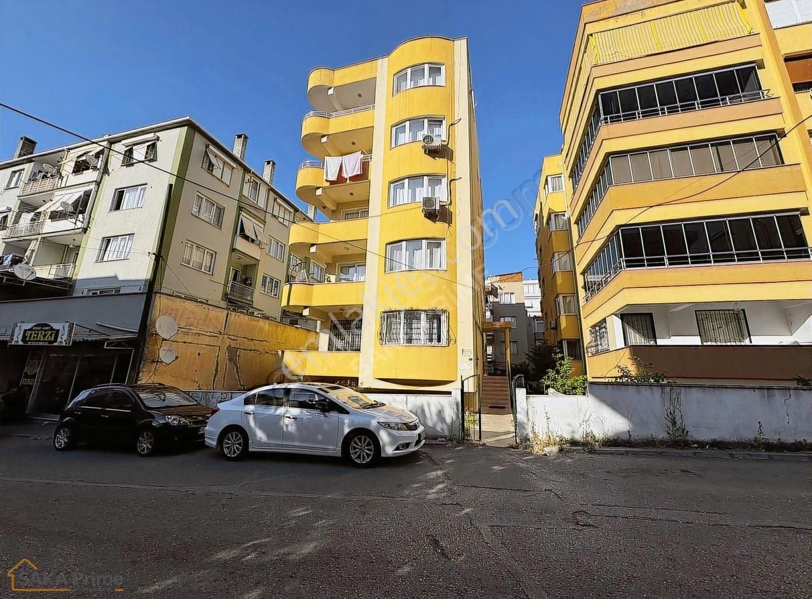 Aliağa Kazım Dirik Mahallesinde 3+1 Satılık Daire ;