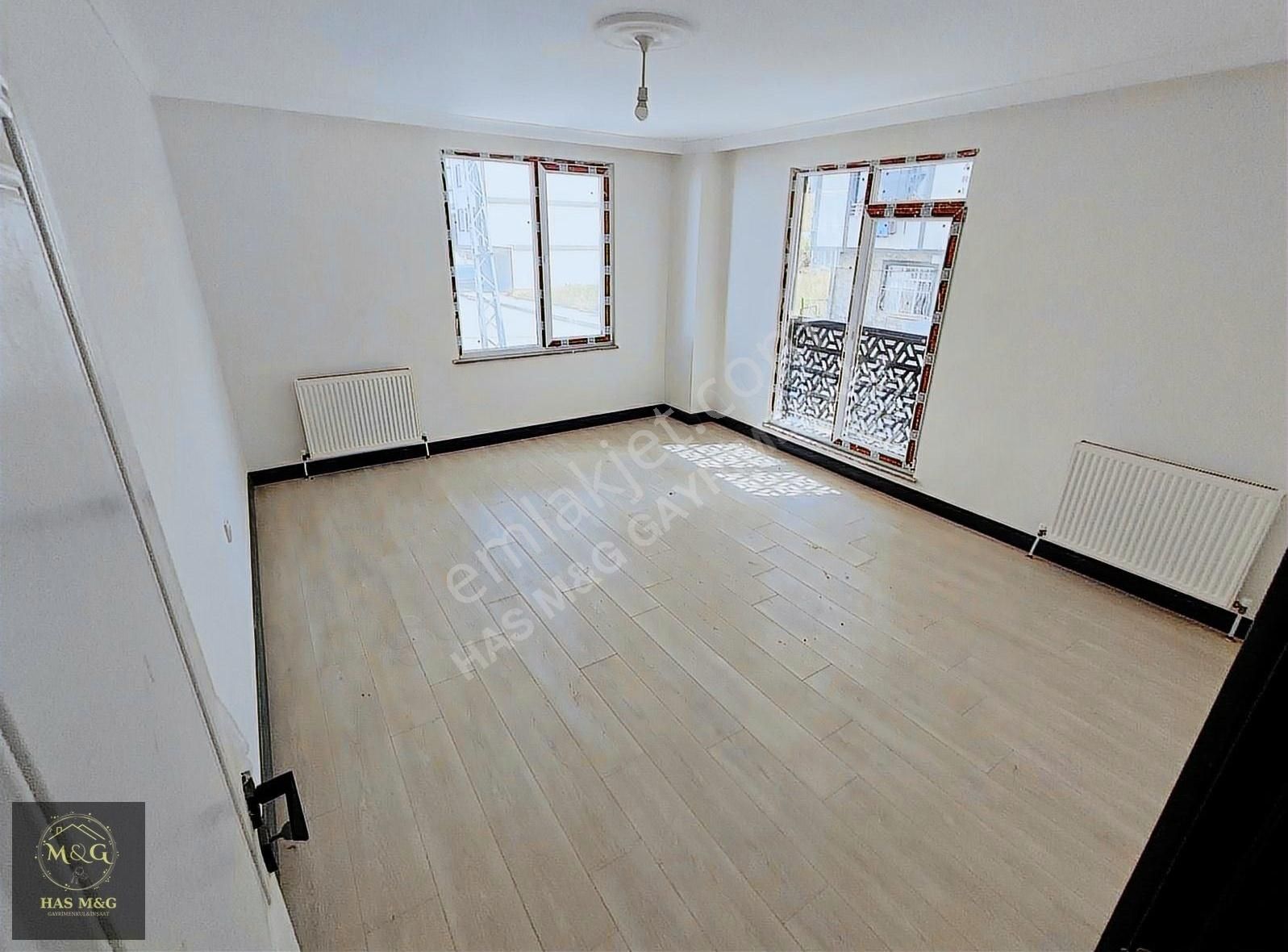 Site İçi Otoparklı Hamamlı Spor Salonlu Lüks Yapım 2+1 Daire