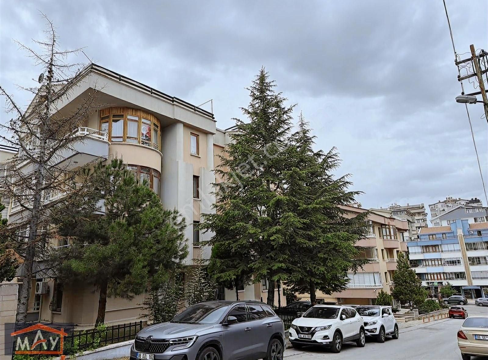 Yıldız Çankaya'da Çift Teraslı Dubleks 5+1 Satılık Daire