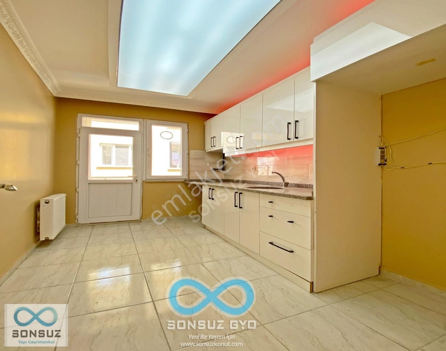 Sonsuz Yapı'dan Merkezi Konumda 2+1 Acil Satılık Arakat Daire
