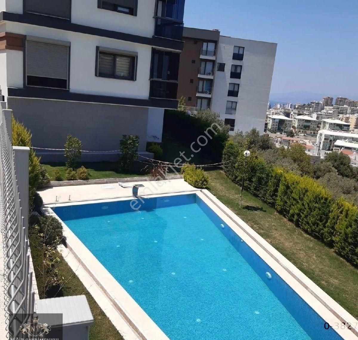 Kusadası Ikıçeşmelıkte Full Eşyalı Satılık 1+1 Daıre
