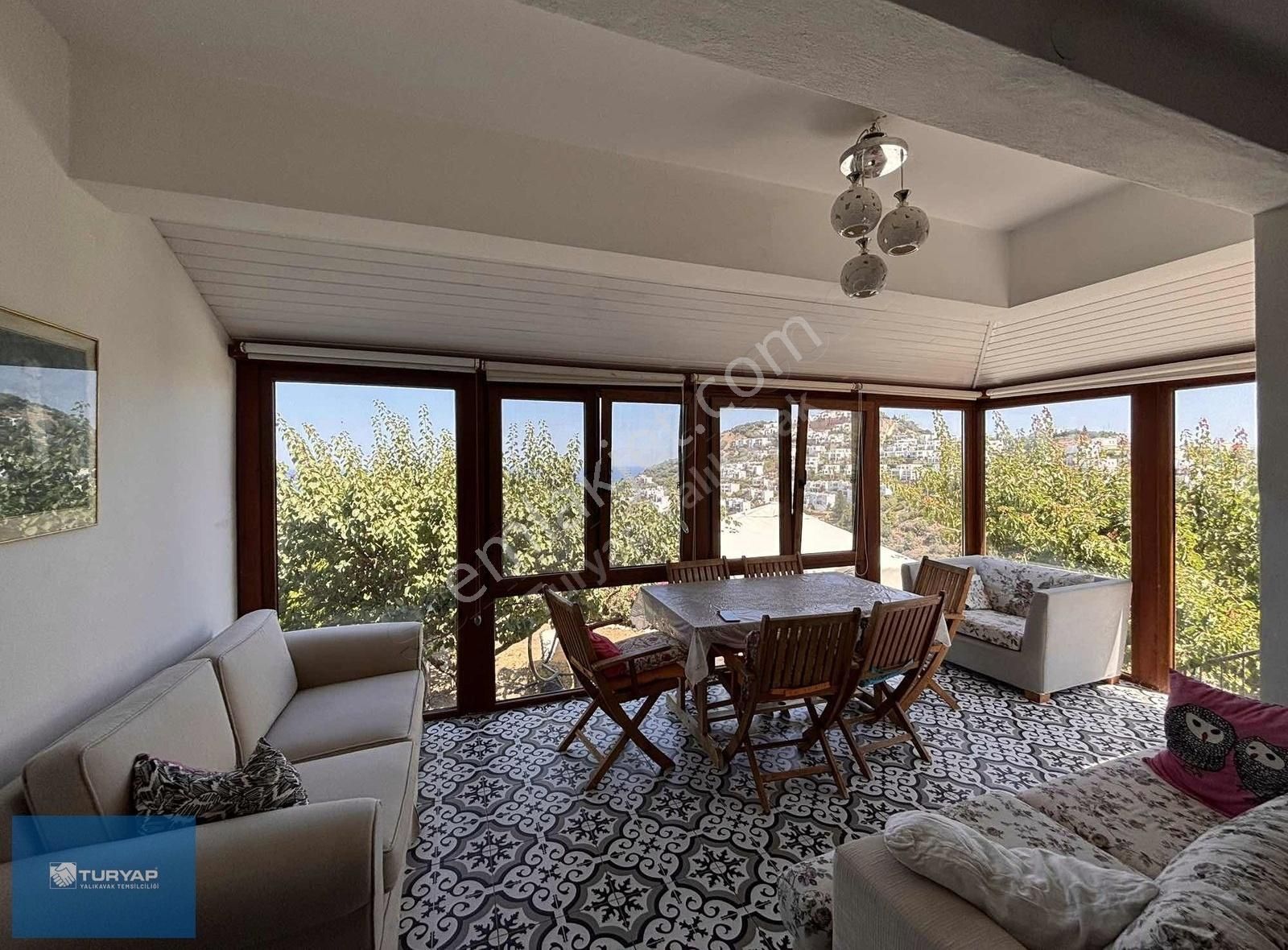Yalıkavak'ta Site İçerisinde Deniz Manzaralı 2+1 Satılık Villa