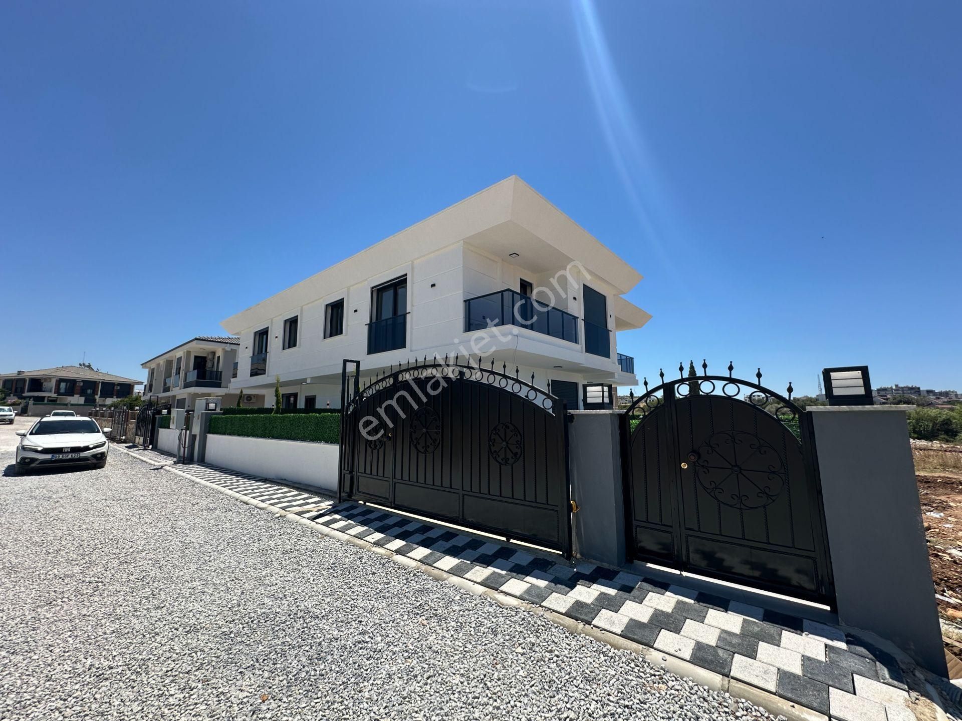 Villacı Onur'dan Fırsat Fiyata Satılık 3+1 Sıfır Villalar