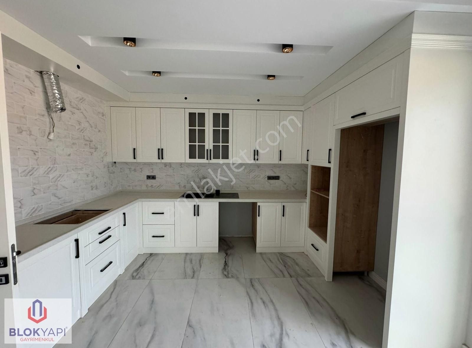 Blokyapı'dan Çakmak'ta 190 M2 3,5+1 Kiralık Daire