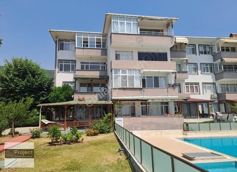 Şirinyalıda Site İçinde Deniz Manzaralı Satılık Eşyalı 2+1 Daire