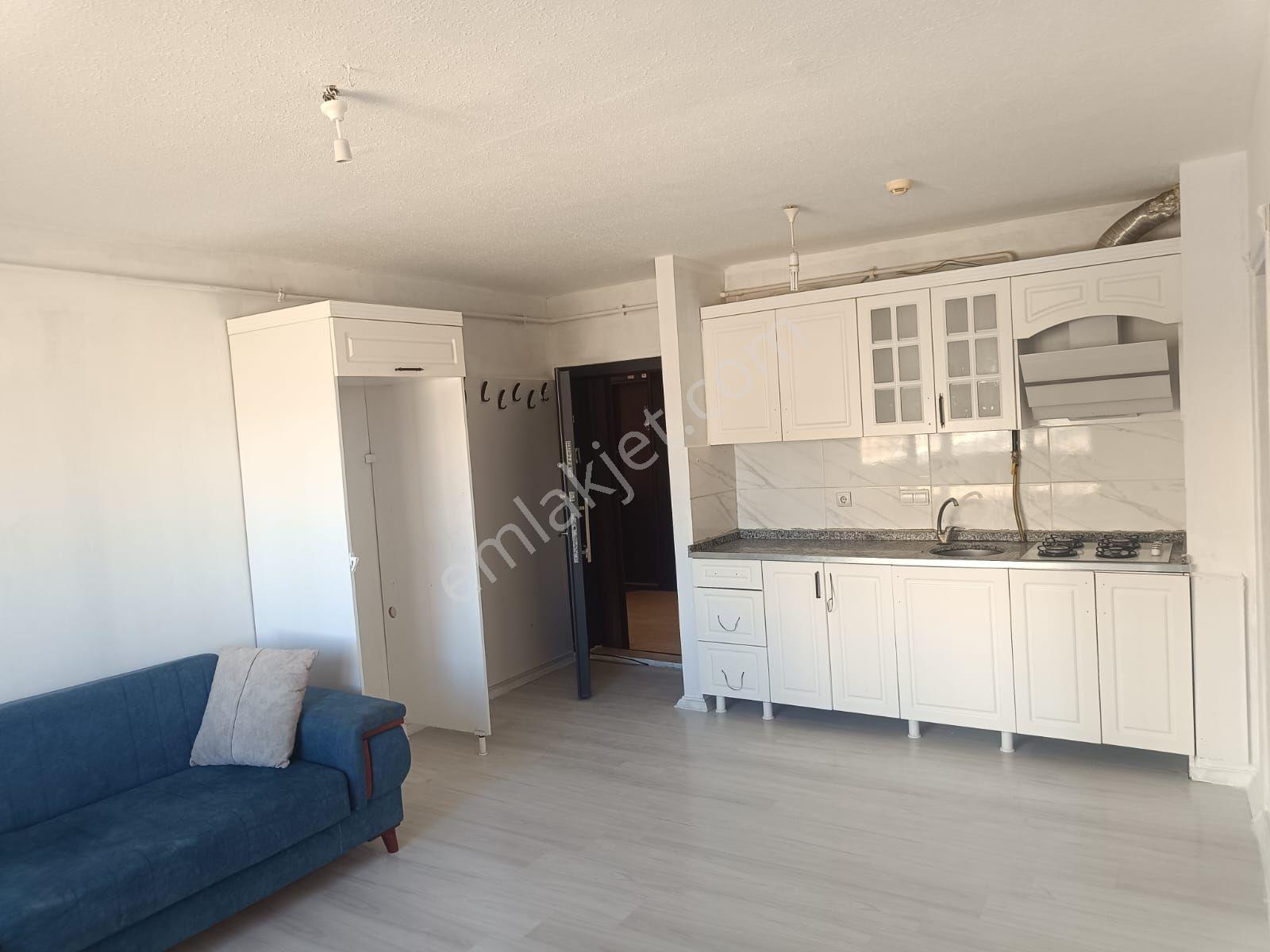 Ççıra Mah Dar Gelir Tokilerde Bulvar Üzeri Kiralık 1+1 Yapılı Daire