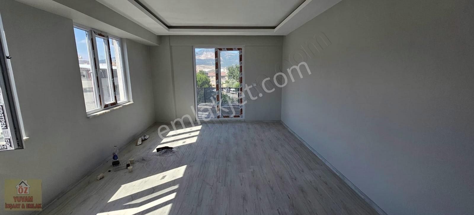 Gürsu İstiklal'de Cadde Üstü Satılık 6+1 Dubleks..