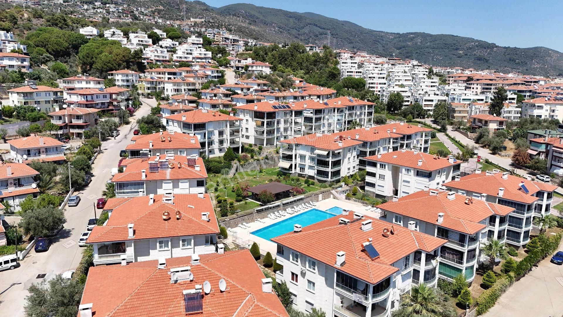 Altınoluk Merkezde Satılık Havuzlu Sitede 3+1 Daire