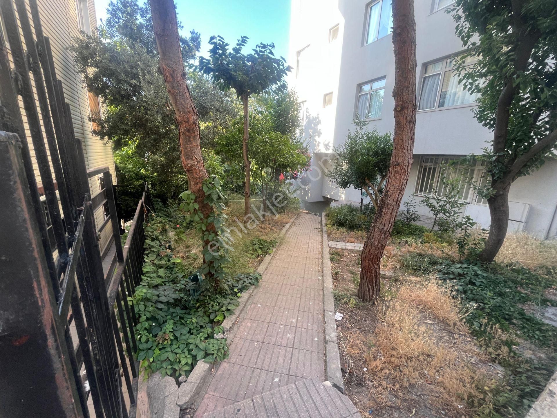 Üsküdar Fıstık Ağacında Muhteşem Bahçe Kullanımlı 2+1 Satılık - Görsel 26