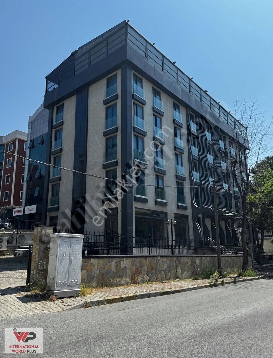 Maltepe Zümrütevlerde Eşyalı Güvenlikli Lüks Rezidans!