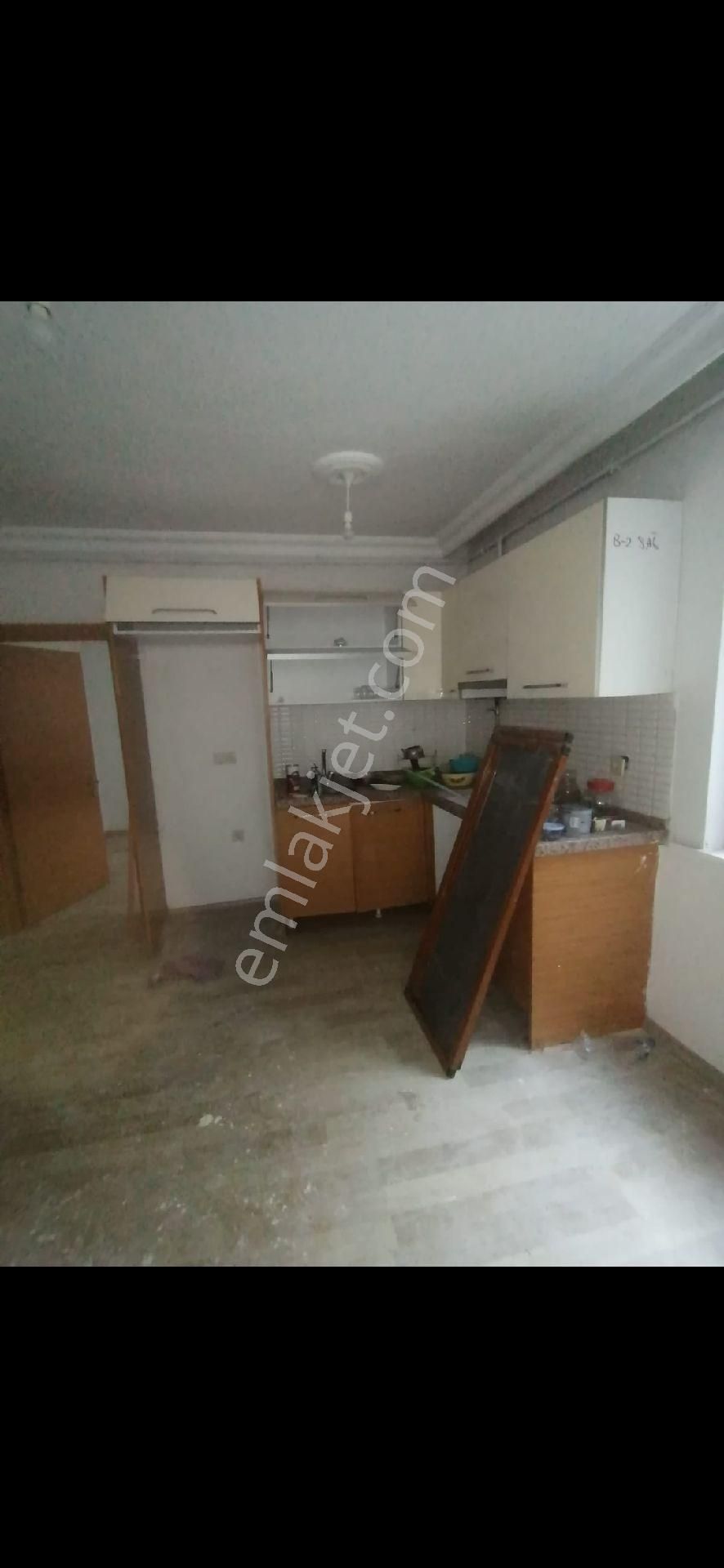 Ümraniye Çakmak 1+1 Yeni Bina Bahce Kat Metro Lar Yürüme Mesafesi Kiralık Daire