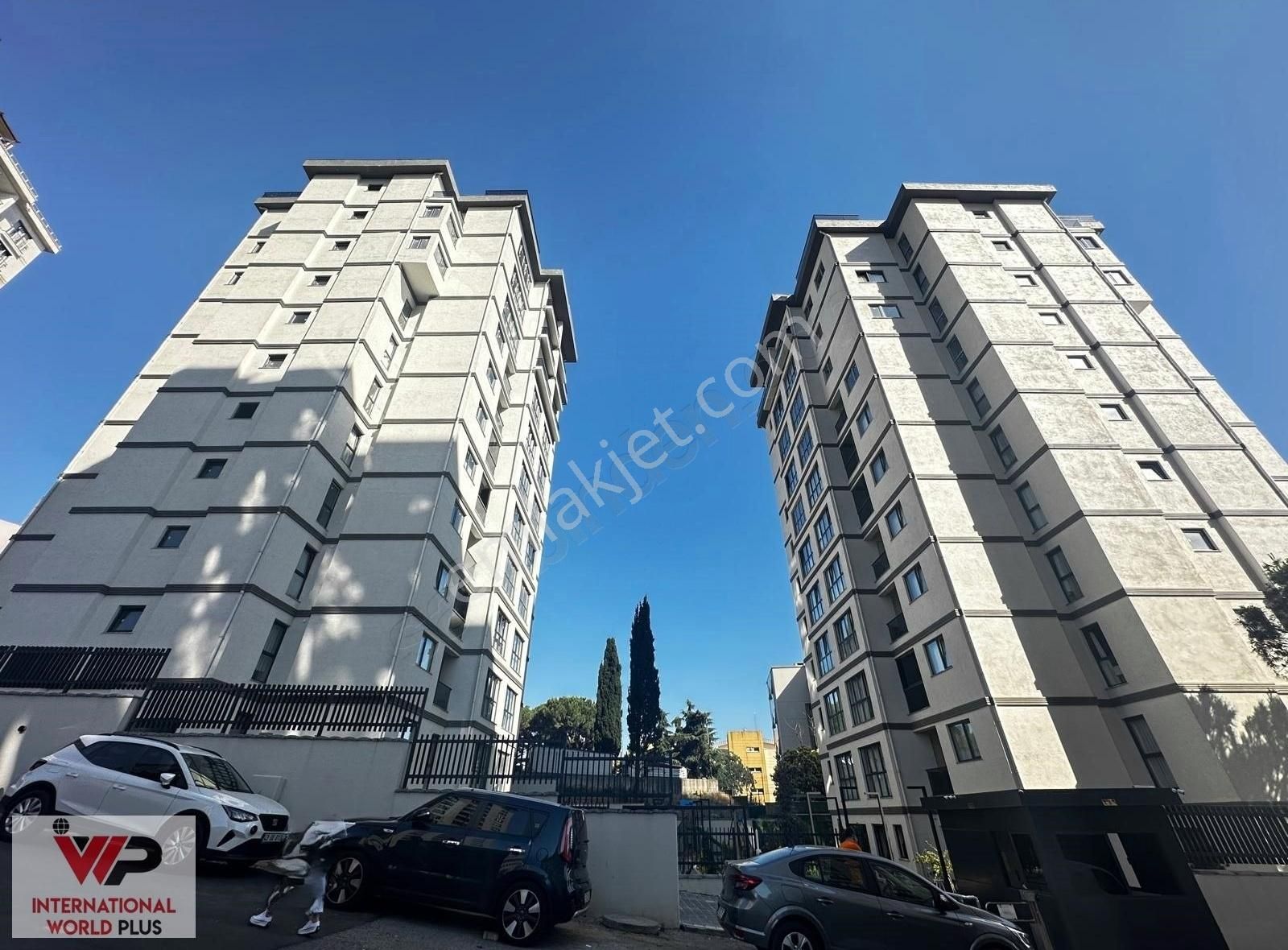 Royal Garden Yakacık Sitesinde Ebeveyn Banyolu 2+1 Satılık Daire