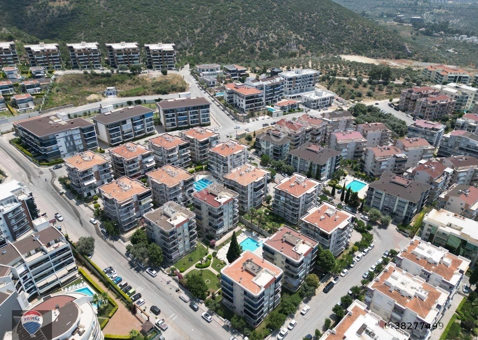 Kuşadası Ege Mah. Kiralık Site İçinde Eşyasız 3+1 Daire