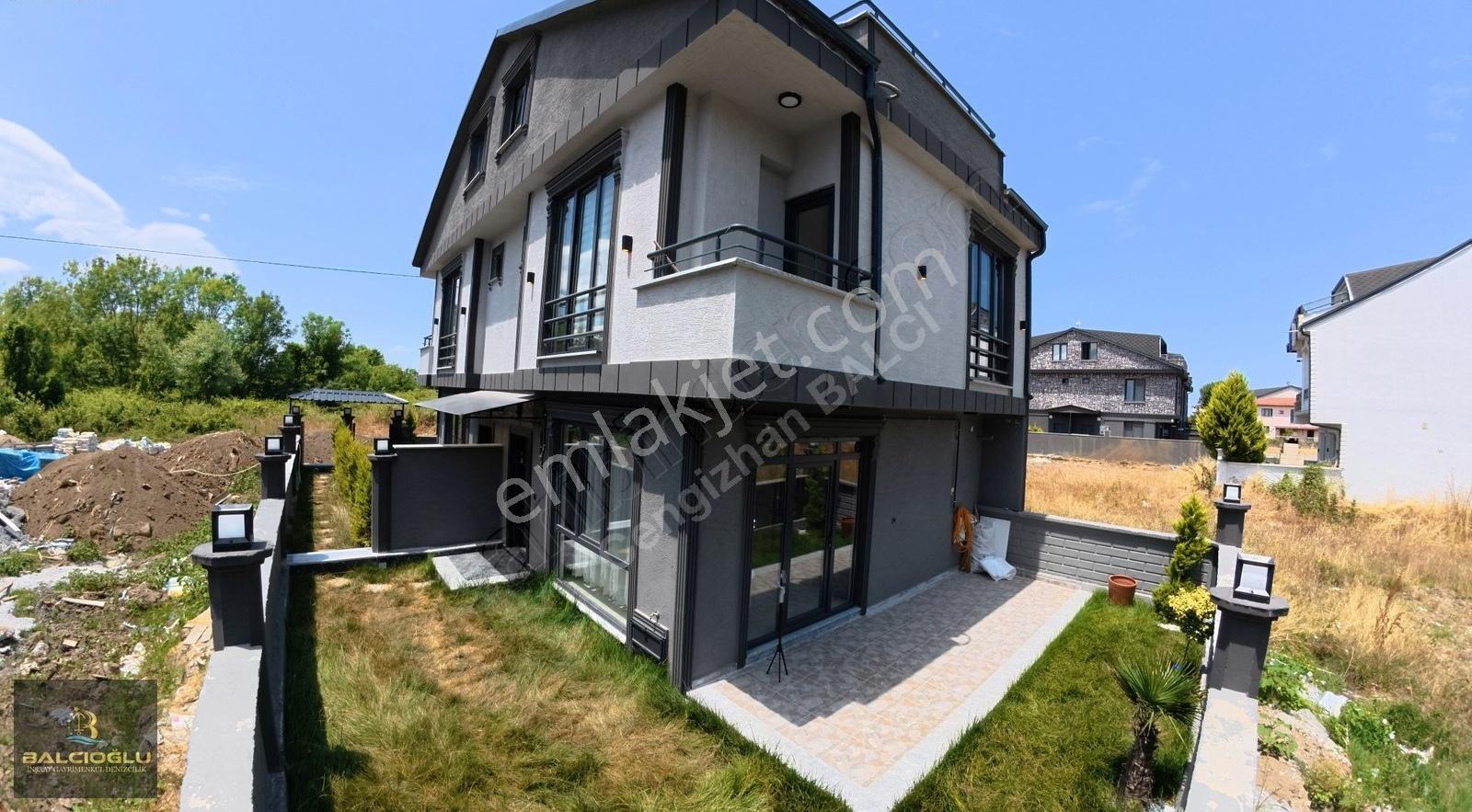 Balcıoğlundan Satılk Denize Yakn Eşyalı Bahçli Lüx Triblex Villa - Görsel 32