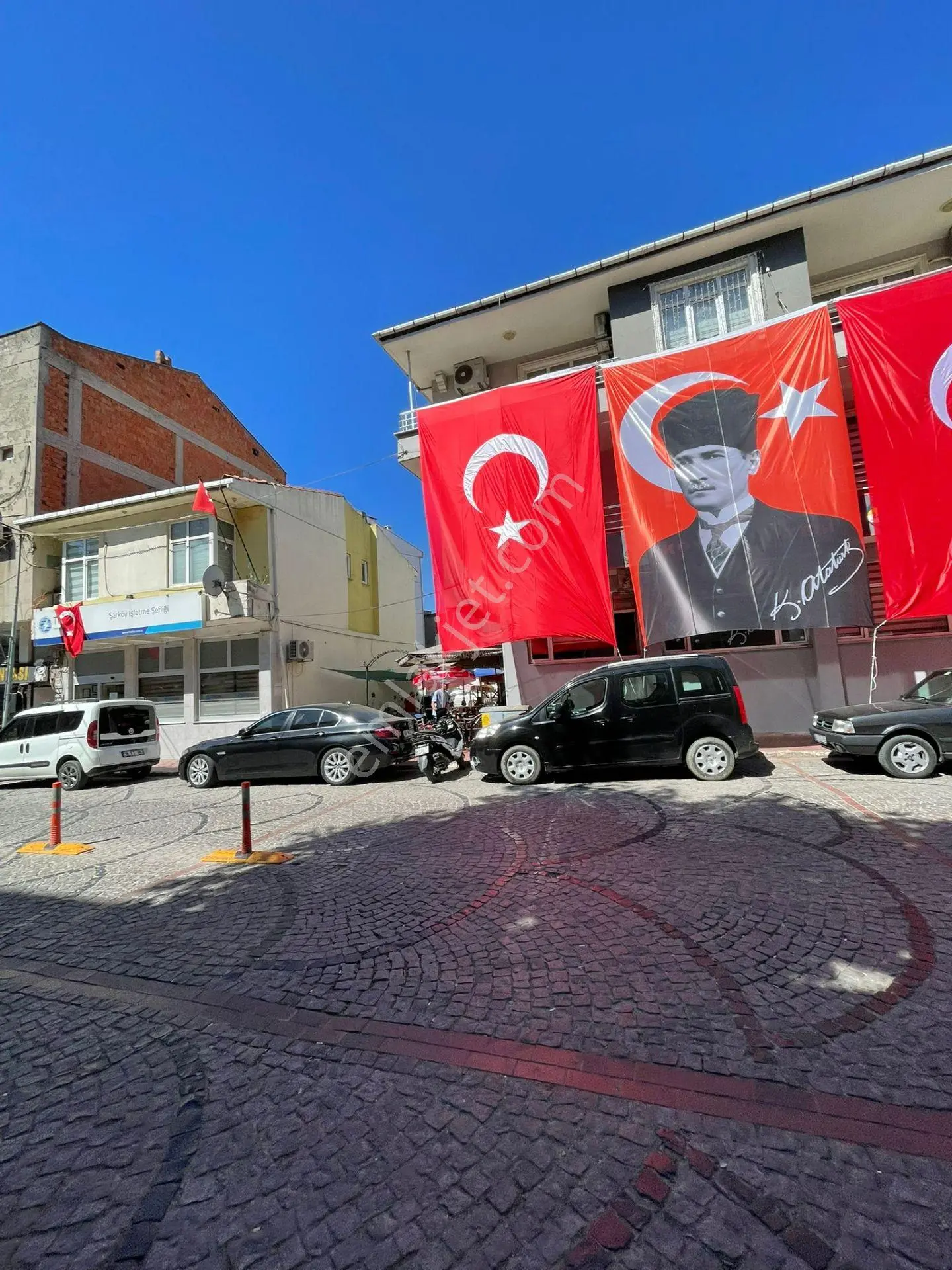 İlçe Şehir Merkezinde Çarşıda Home Ofis