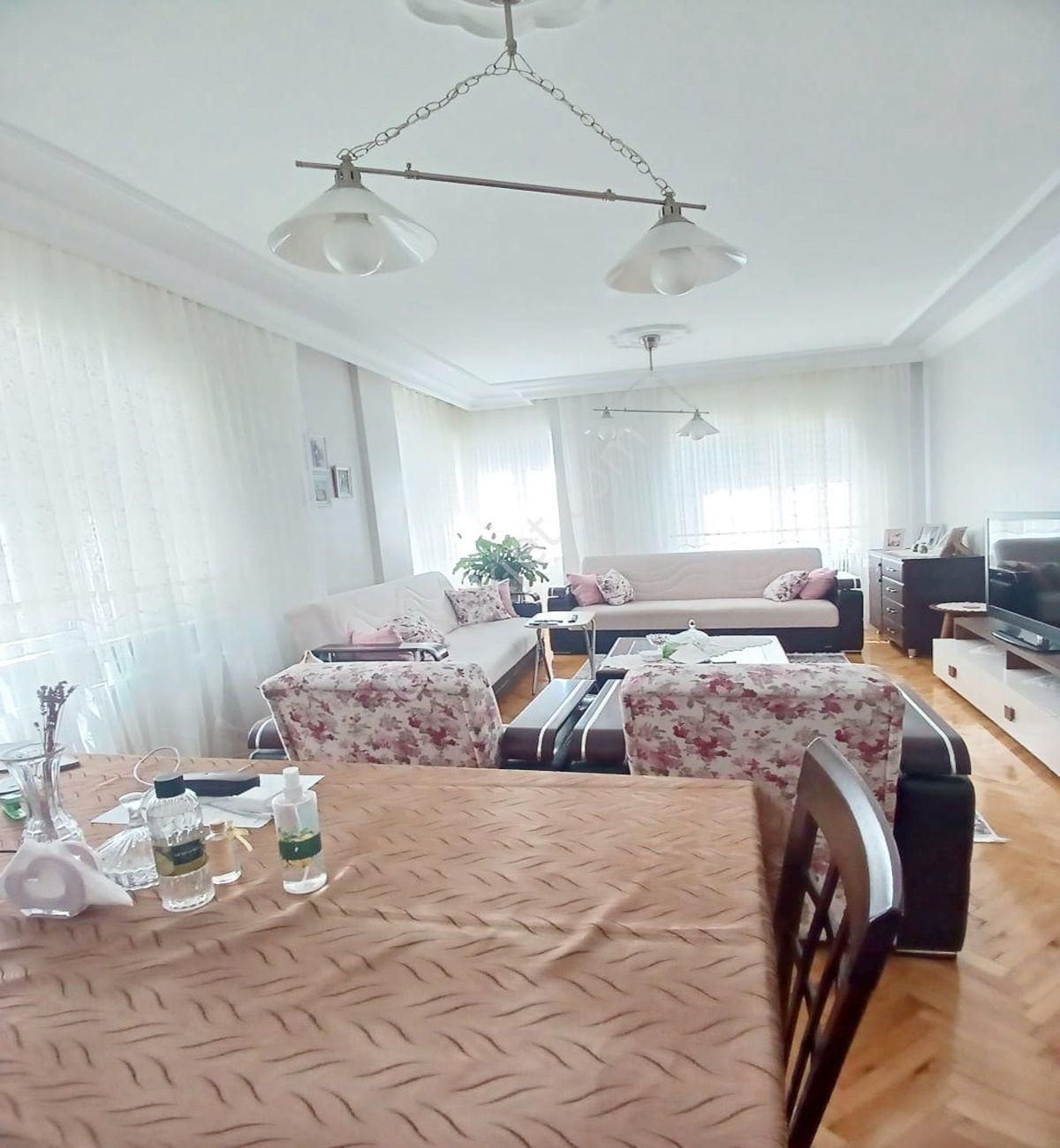 Avcılar Merkezde Kapalı Otoparklı Asansörlü 3+1 Ara Kat Daire - Görsel 3