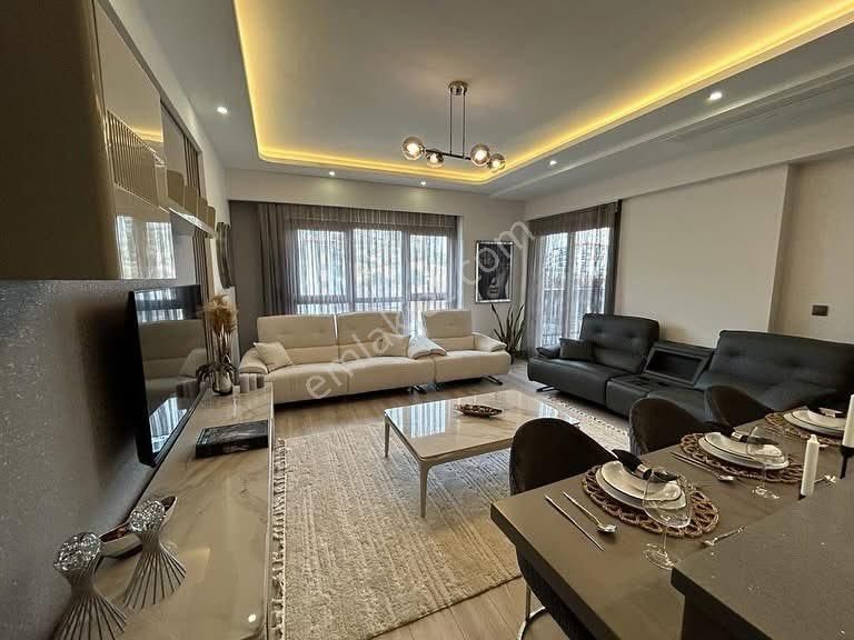 Kuşadasında Modern Tasarlanmış 3+1 Lüks Daire - Görsel 9