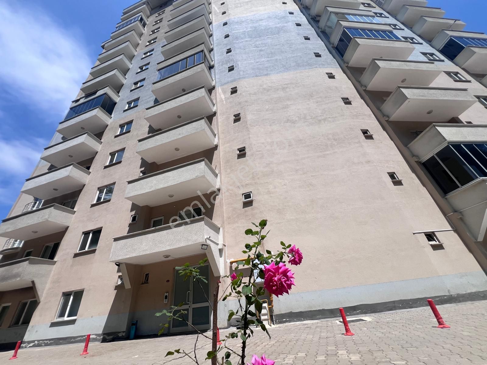Trabzon Kaşüstü Vadi Kent Sitesi'nde 3+1 Satılık Fırsat Daire