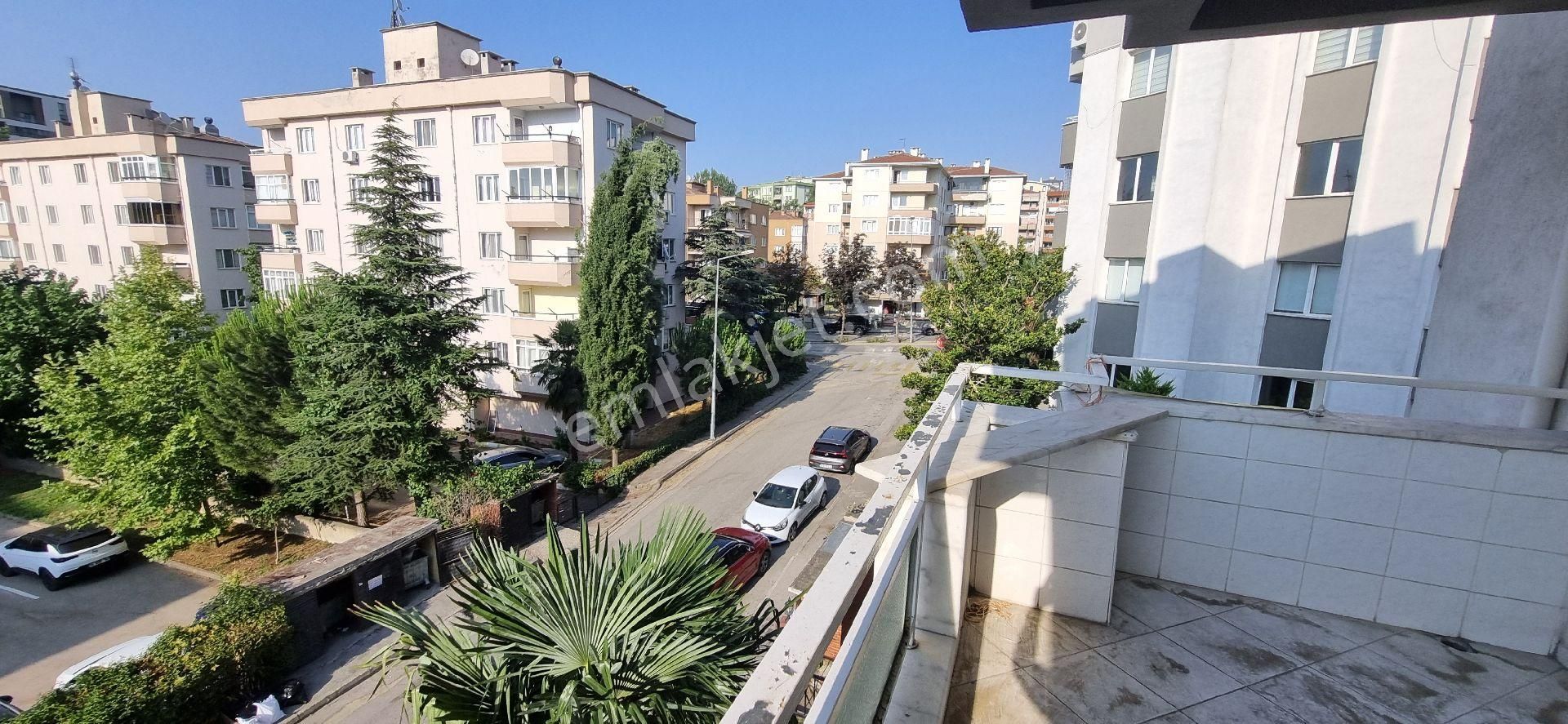 Cumhuriyet Mah Gazi Caddesi Geniş 3+1 Satılık Daire