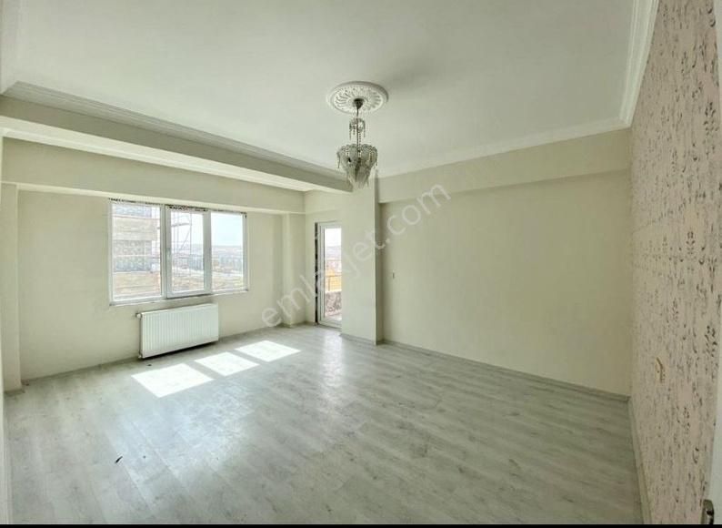 Seyrantepe Mah Kiralık 2+1 110m2 Ara Kat Site İçerisinde