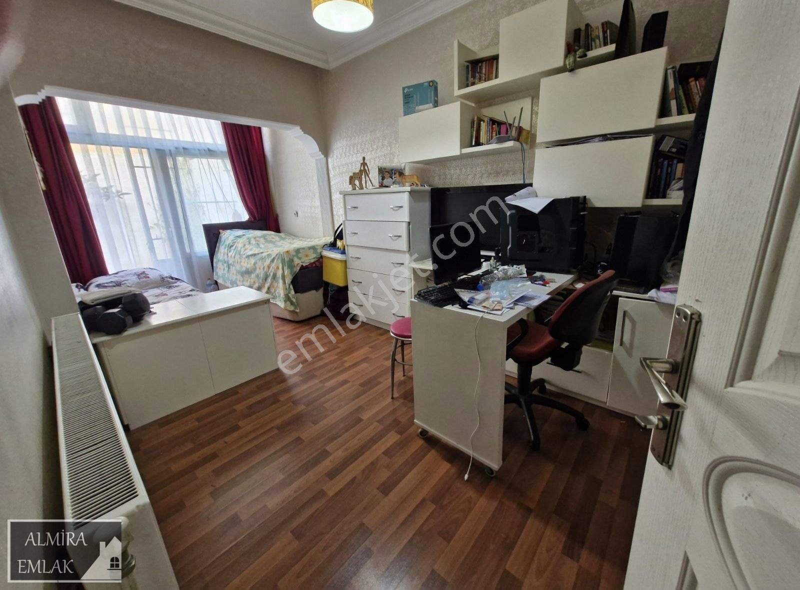 Üçyol Meydanda 3+1 130m2 Yüksek Giriş Balkonlu Müstakil Bahçeli