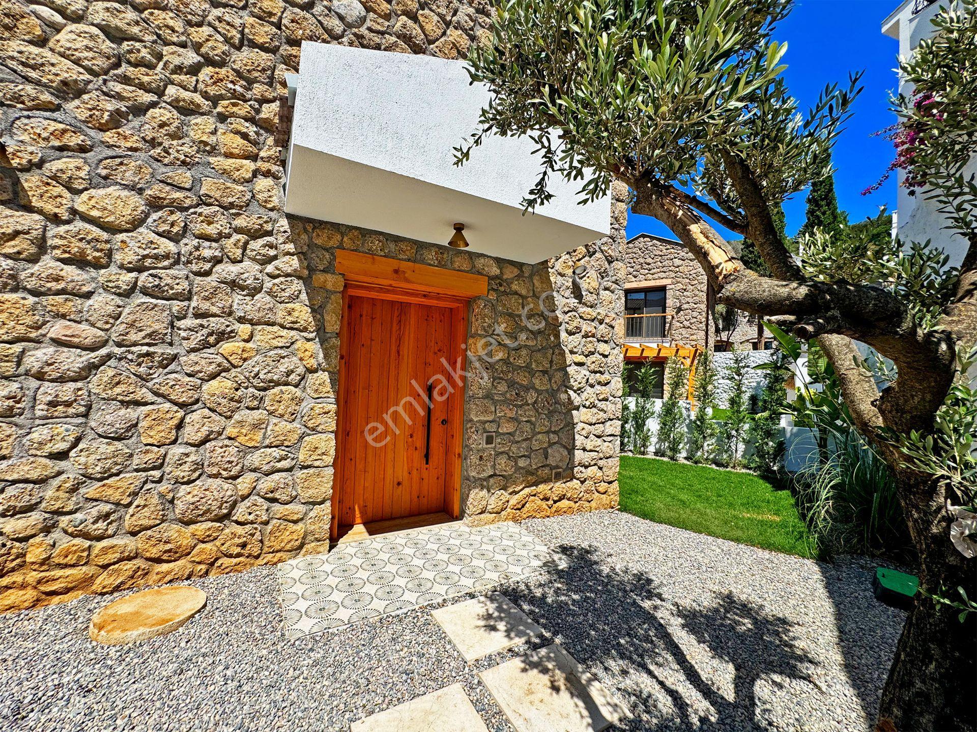 Datça Merkez,ılıca Mevkiinde Eşsiz Tasarımlı Havuzlu 3+1 Villa - Görsel 9