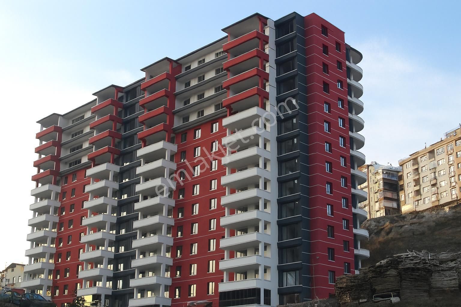 Yükseltepe'de Yerden Isıtmalı+havuzlu 2 Bloklu Sitede 4+1