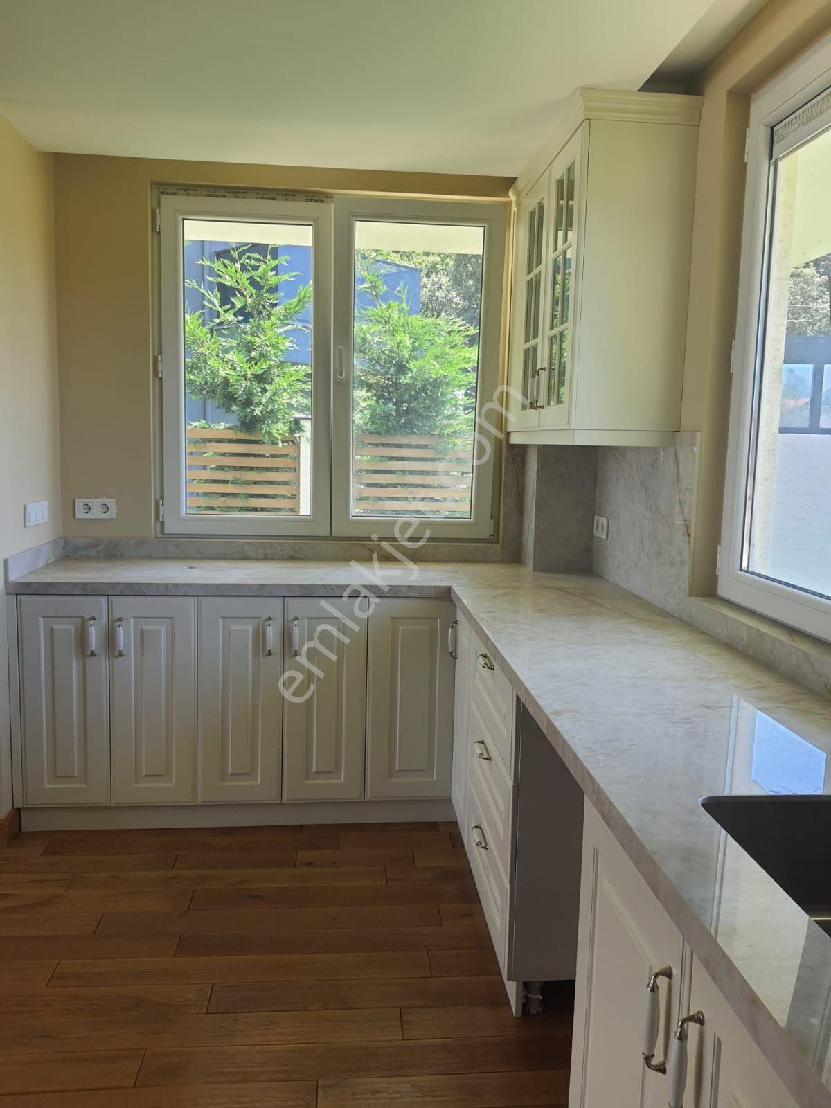 Sarıyer Kilyos'da Müstakil 5+1 Kiralık Villa