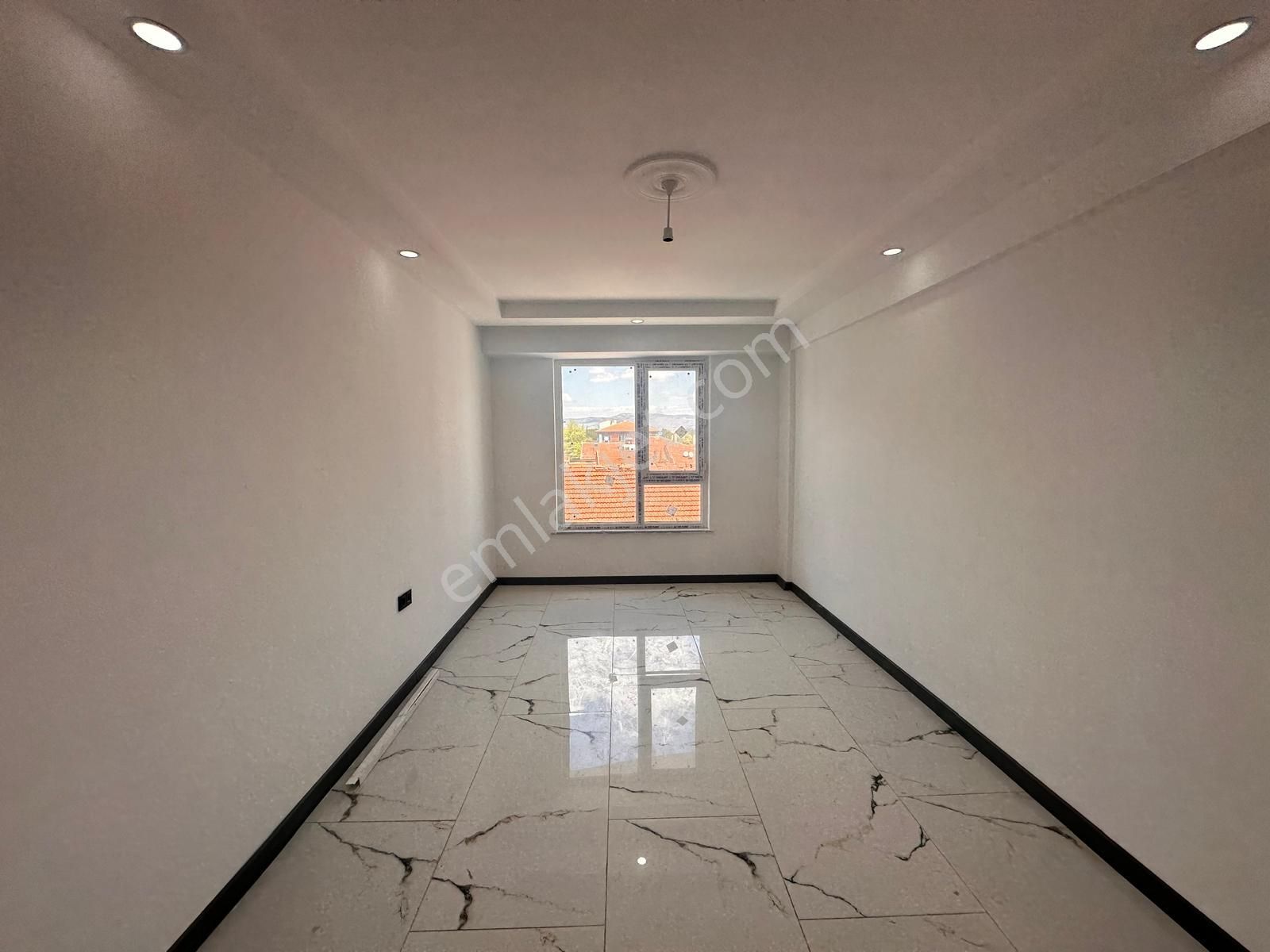 New Emlak'tan Şarhöyük Mahallesinde Satılık 2+0 Daire