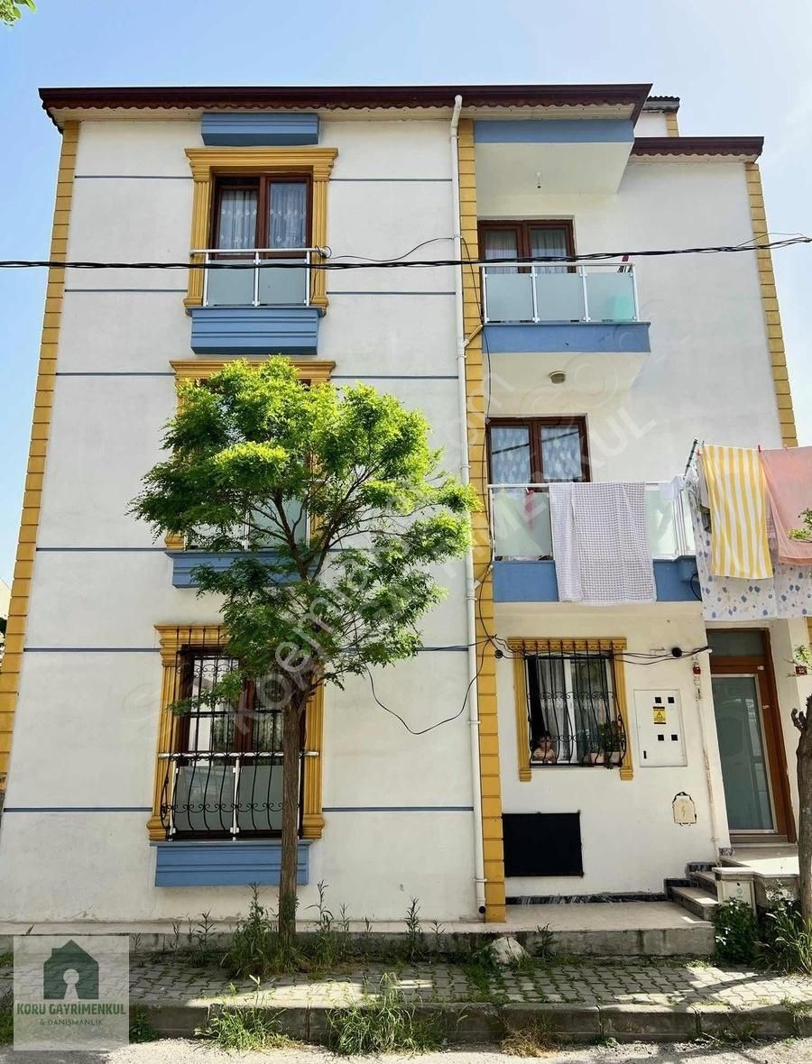 Koru Emlak'tan Satılık 2+1 İskanlı Daire 3 Katlı Bina
